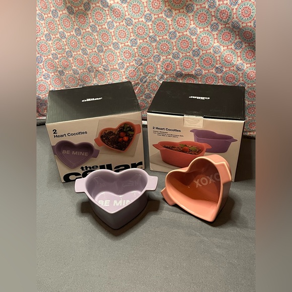 NWT The Cellar Macy’s 2 Stoneware Heart Cocottes - Picture 3 of 8